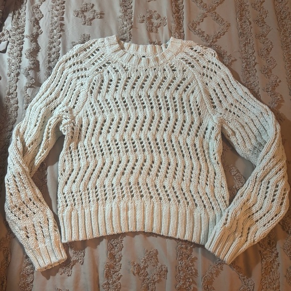 American Eagle Cream Sweater. - Picture 1 of 2